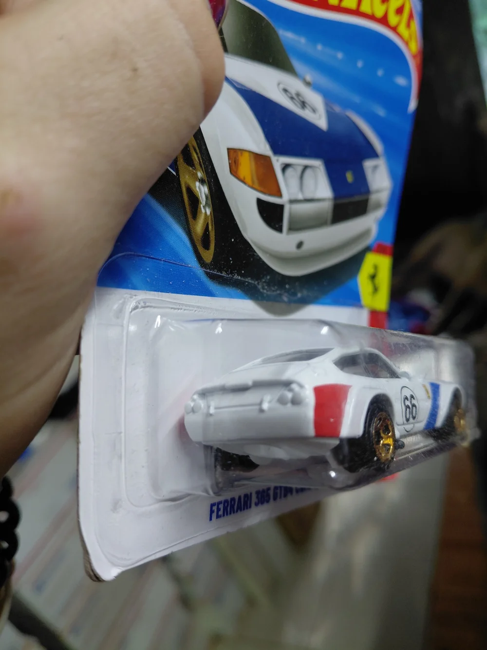 Hot Wheels Ferrari 365 GTB4 Competizione in white